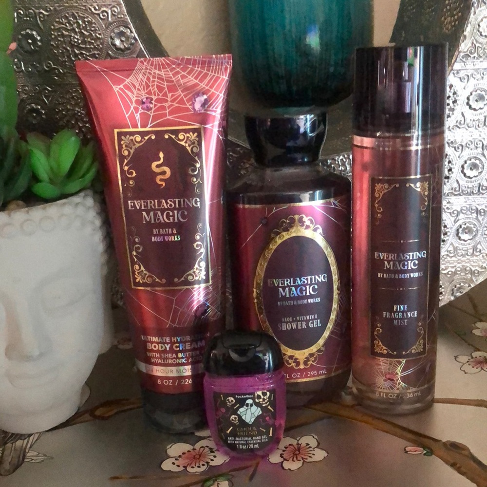 Bath and Bodyworks Halloween collection everlasting magic gift set combo